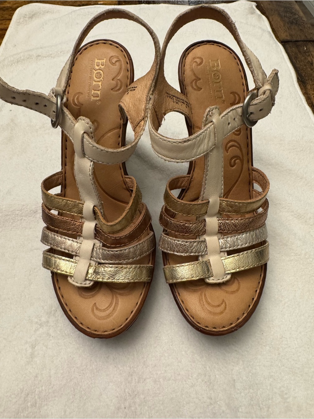 Børn Riviera Metallic Strappy Leather Platform Sandals Wood Grain Heel Size 6